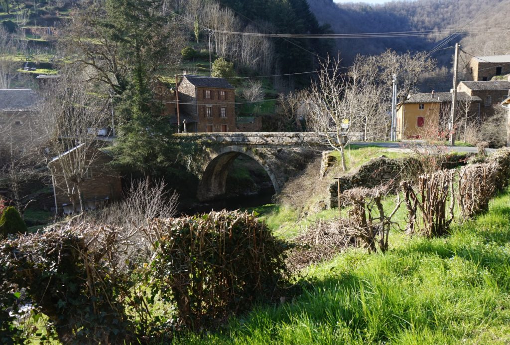 Pont sur le ruisseau Coudols Viala du Tarn